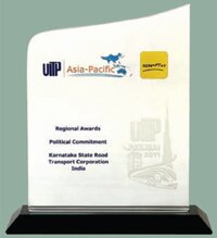 01 UITP PTx2 AWARD-2011 Political Commitment Award